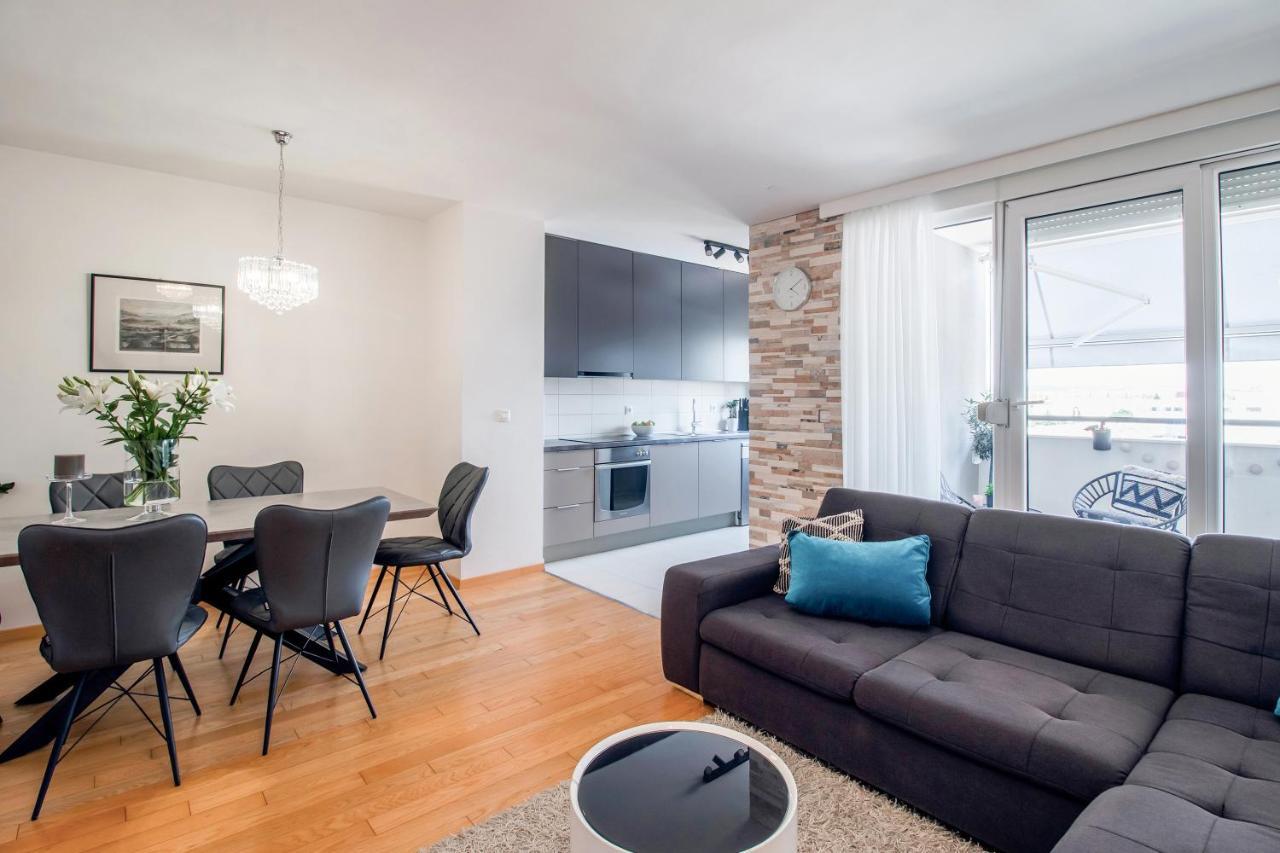 Apartment Montesa Zadar With Free Parking And Balcony Exterior photo