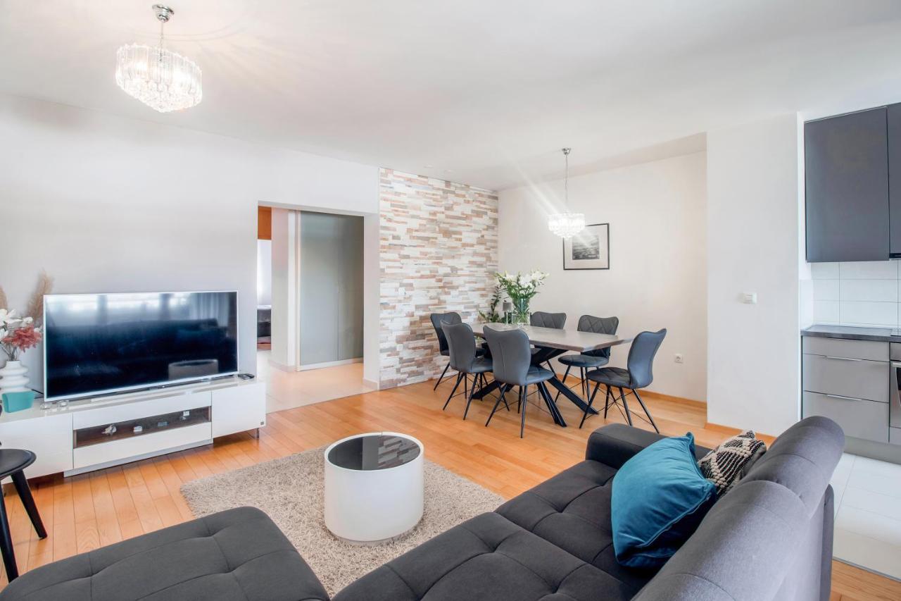 Apartment Montesa Zadar With Free Parking And Balcony Exterior photo