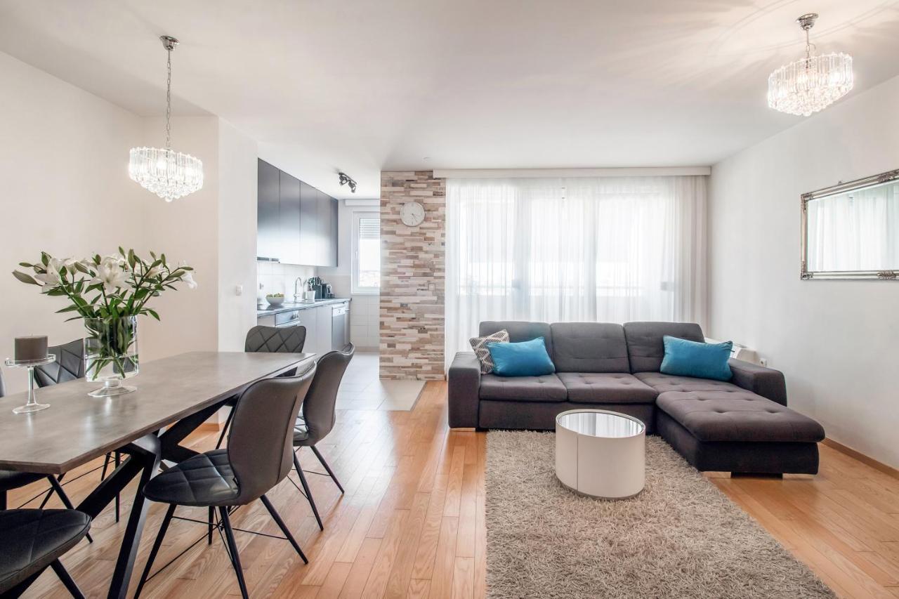 Apartment Montesa Zadar With Free Parking And Balcony Exterior photo