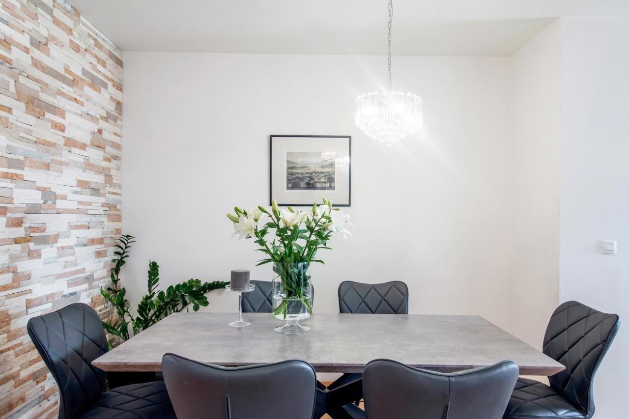 Apartment Montesa Zadar With Free Parking And Balcony Exterior photo