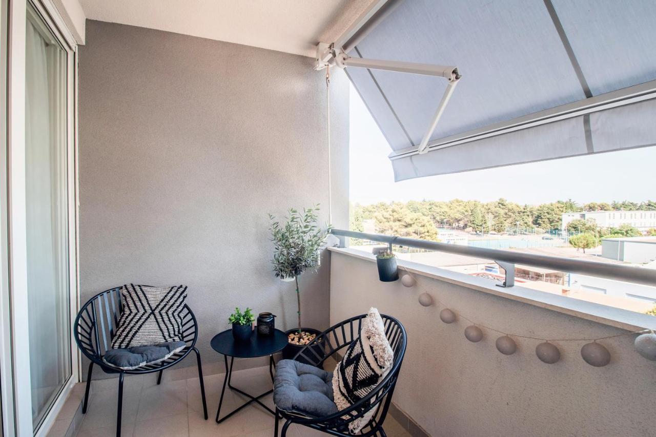 Apartment Montesa Zadar With Free Parking And Balcony Exterior photo