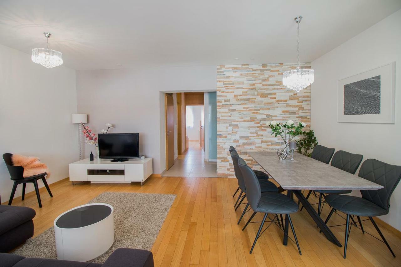 Apartment Montesa Zadar With Free Parking And Balcony Exterior photo