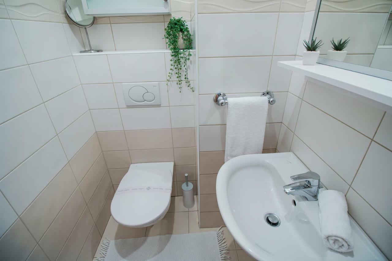 Apartment Montesa Zadar With Free Parking And Balcony Exterior photo